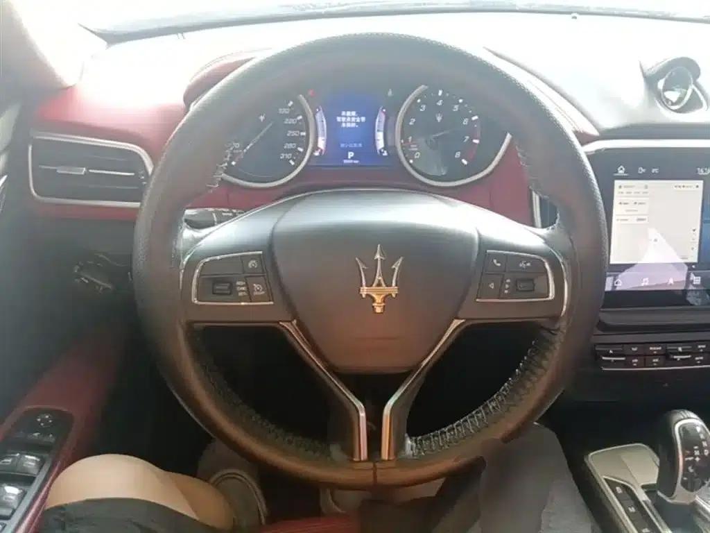 2014 Ghibli 3.0T Standard Edition — миниатюра 11