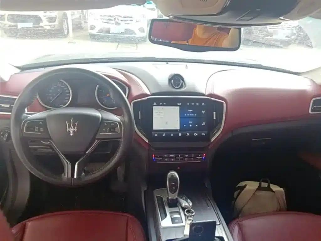 2014 Ghibli 3.0T Standard Edition — миниатюра 10