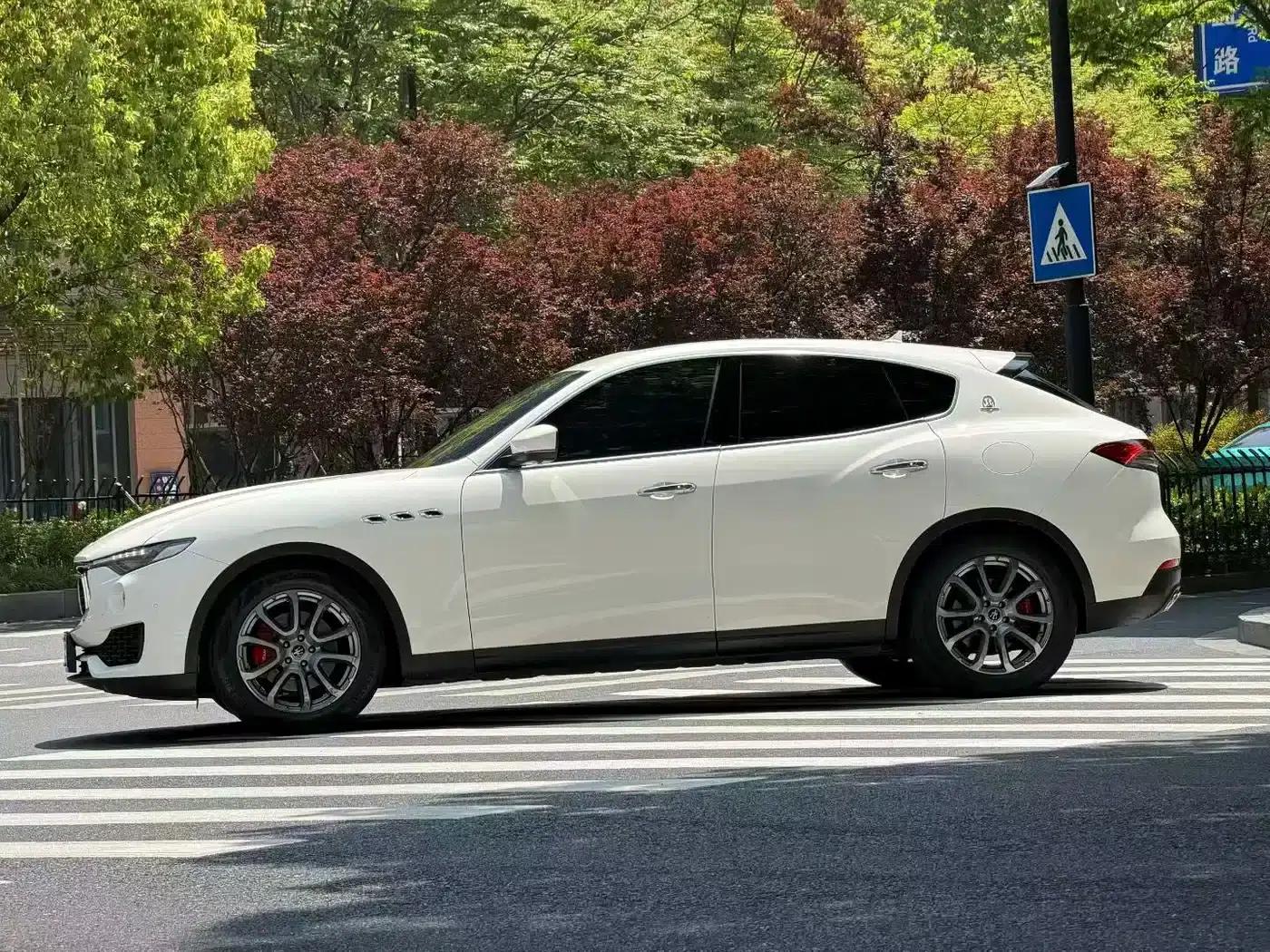 2021 Levante 3.0T Standard Edition — миниатюра 2