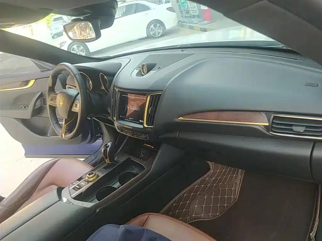2018 Levante 3.0T Classic Edition — миниатюра 10