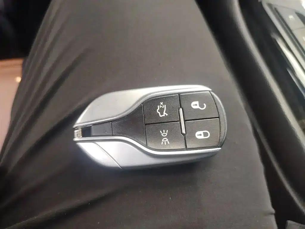 2016 Levante 3.0T Standard Edition — миниатюра 9