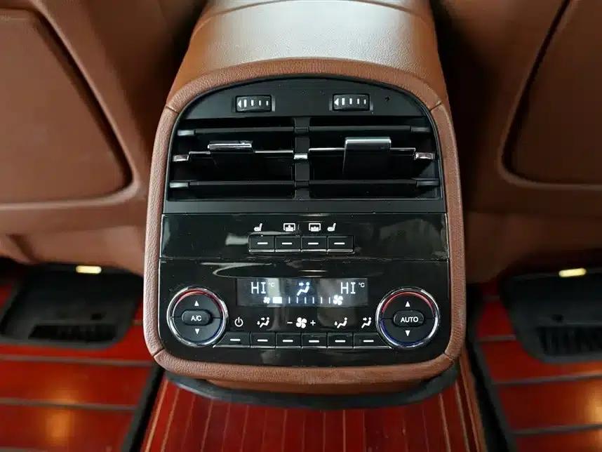Presidential Edition 2015 3.0T Standard Edition — миниатюра 12
