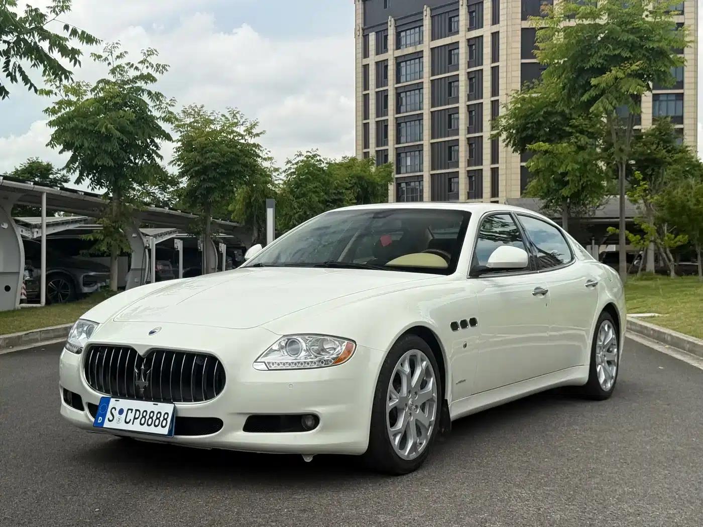 2010 Quattroporte 4.7L Sport Edition — миниатюра 1