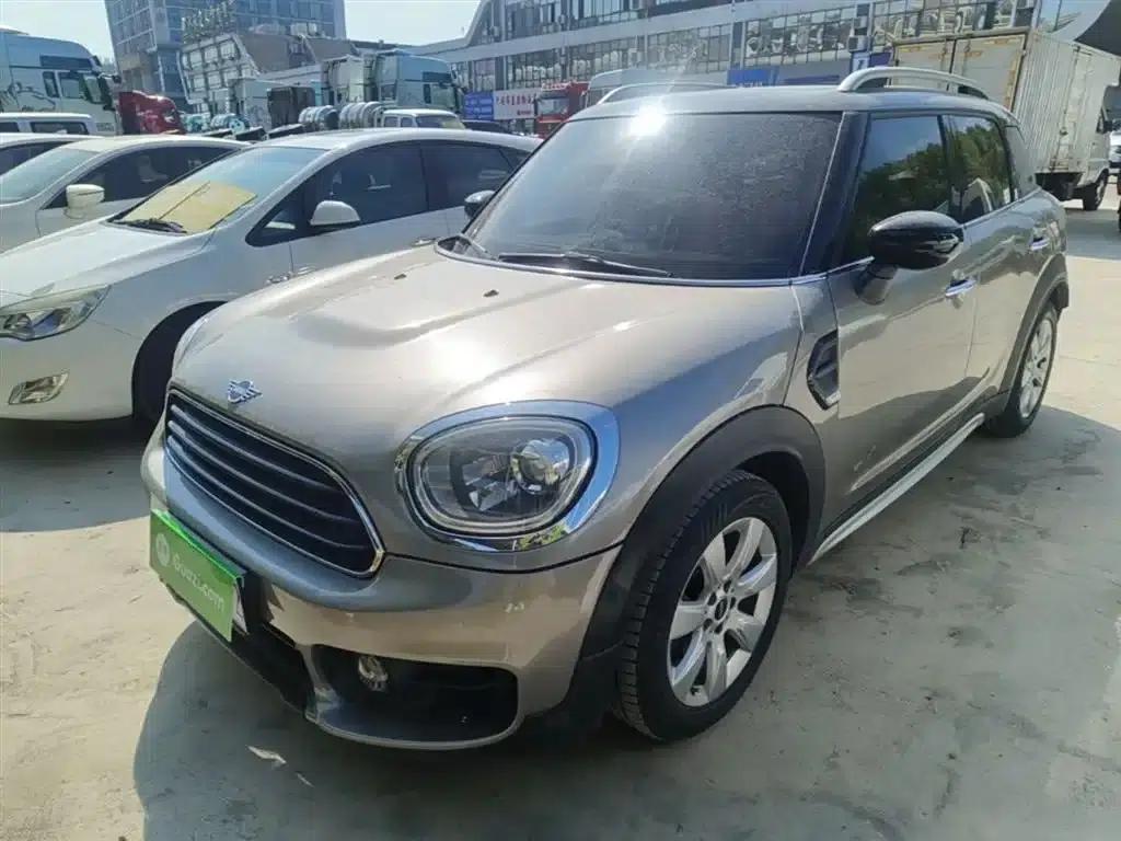 2019 MINI COUNTRYMAN 1.5T COOPER ALL4 Classic Weekend Travel Edition — миниатюра 2