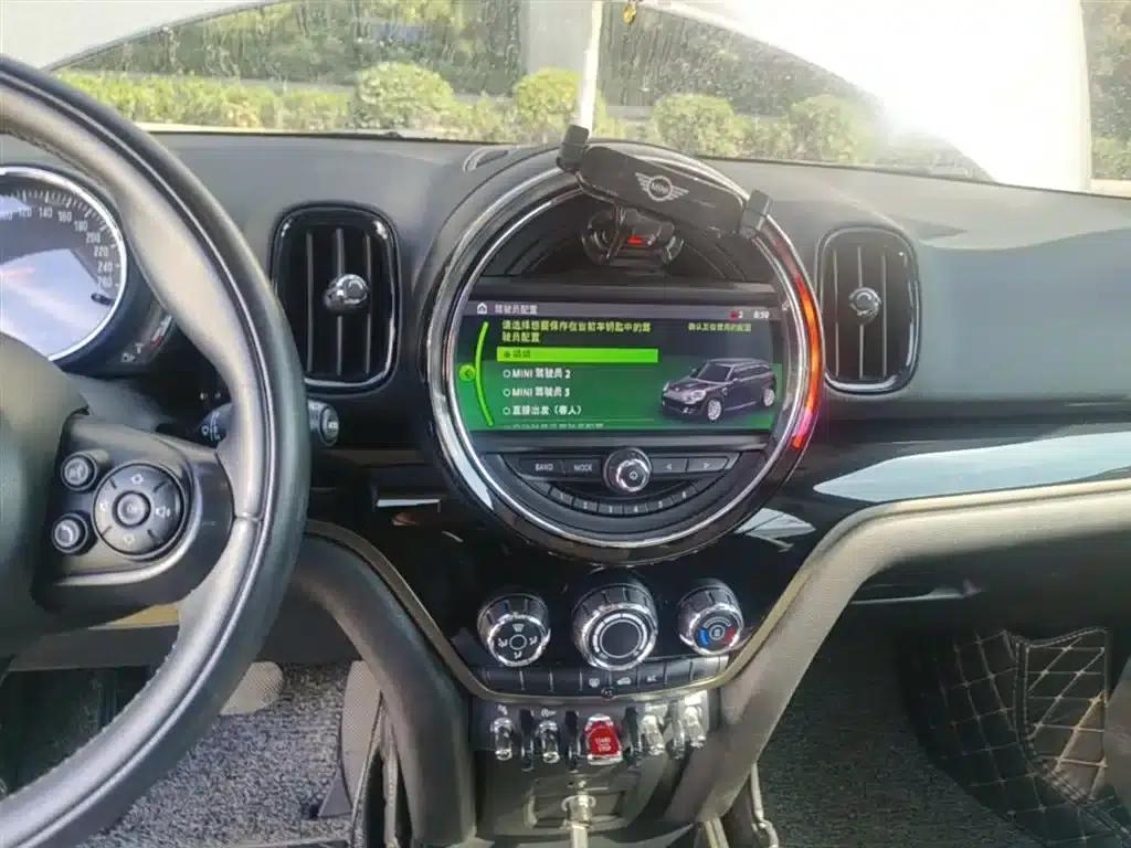2019 MINI COUNTRYMAN 1.5T COOPER ALL4 Classic Weekend Travel Edition — миниатюра 13