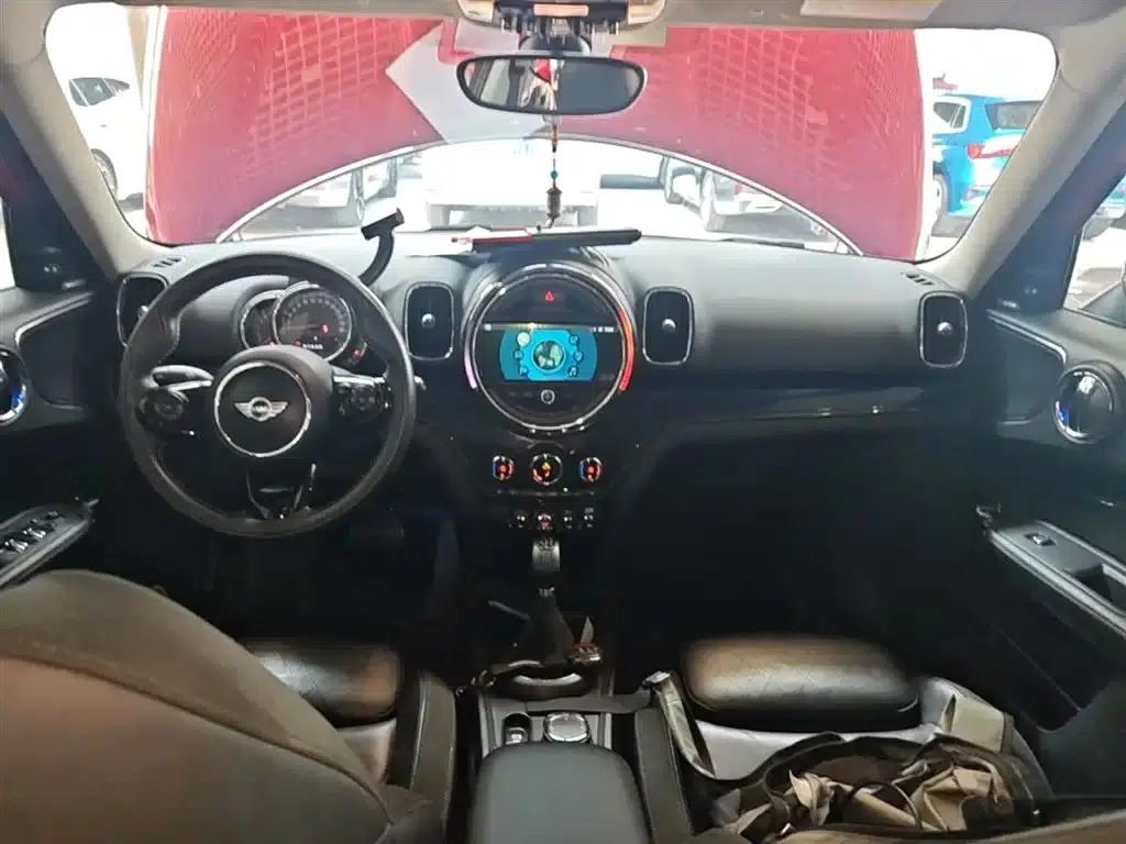 2017 MINI COUNTRYMAN 2.0T COOPER S ALL4 Traveler — миниатюра 10