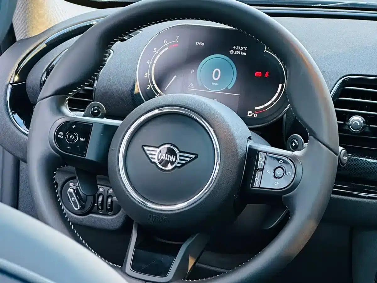 2022 MINI CLUBMAN 2.0T COOPER S BRICK LANE Limited Edition — миниатюра 13