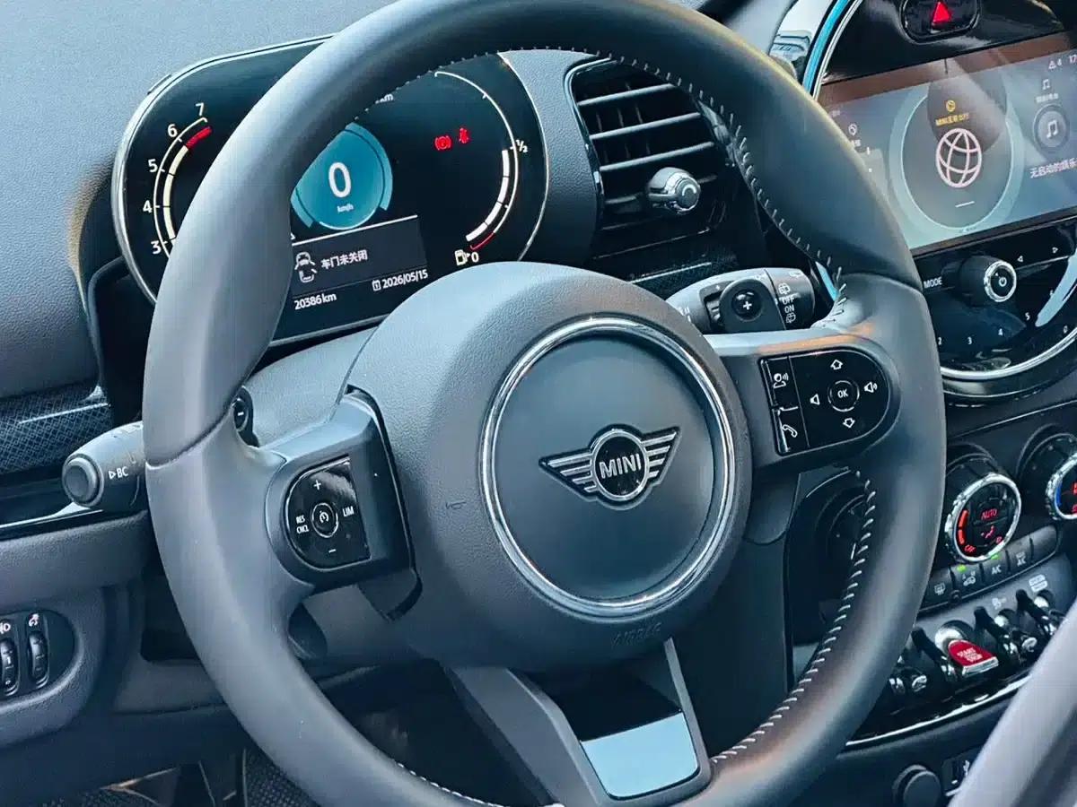 2022 MINI CLUBMAN 2.0T COOPER S BRICK LANE Limited Edition — миниатюра 10