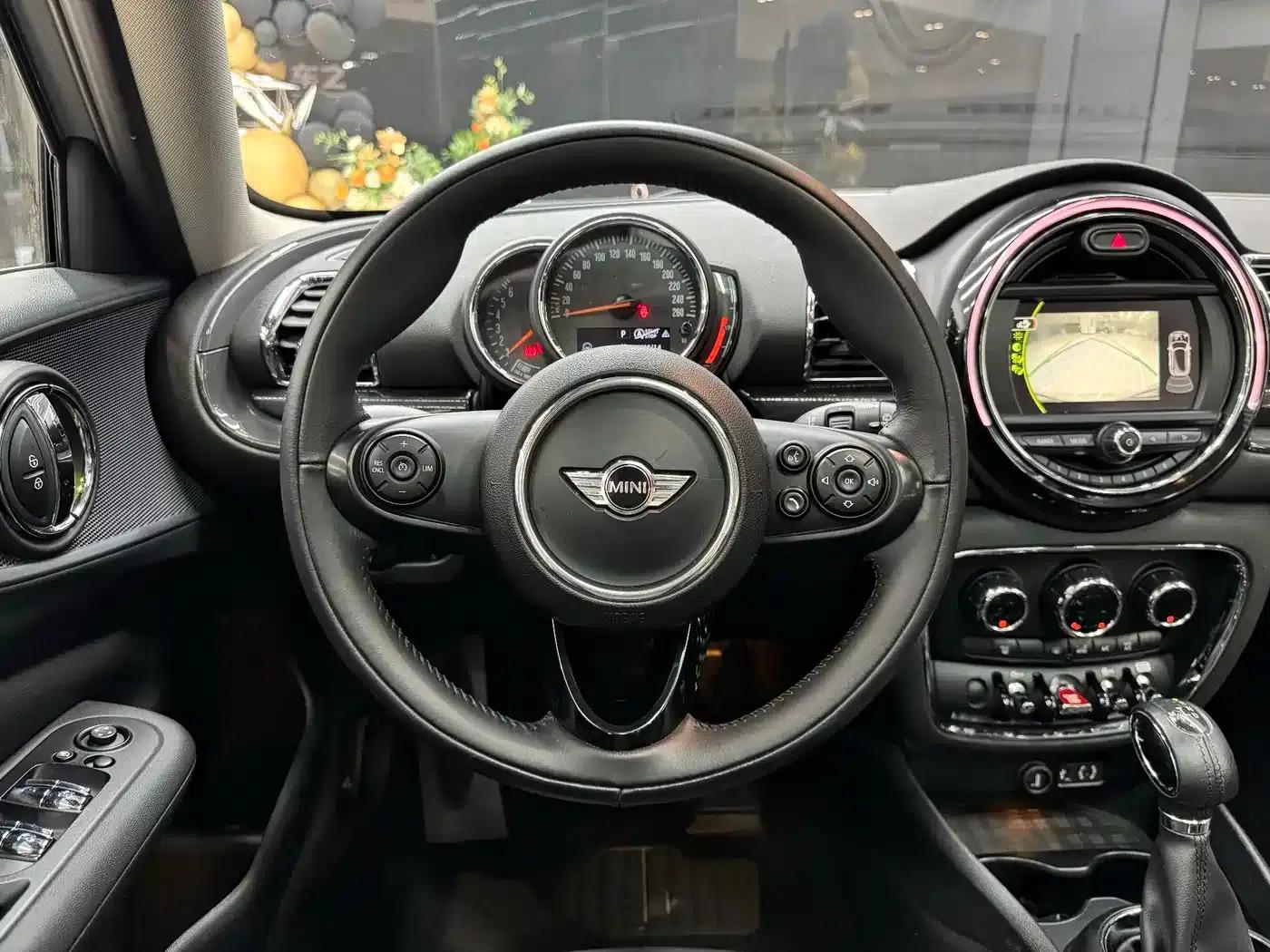 2016 MINI CLUBMAN Facelift 1.5T COOPER Connoisseur Edition — миниатюра 12