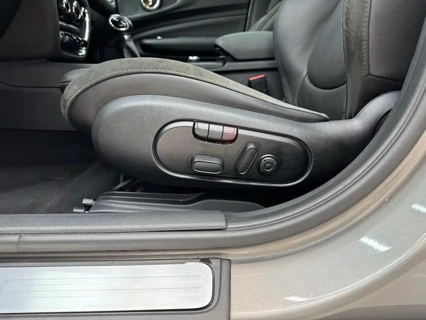 2016 MINI CLUBMAN Facelift 1.5T COOPER Connoisseur Edition — миниатюра 14
