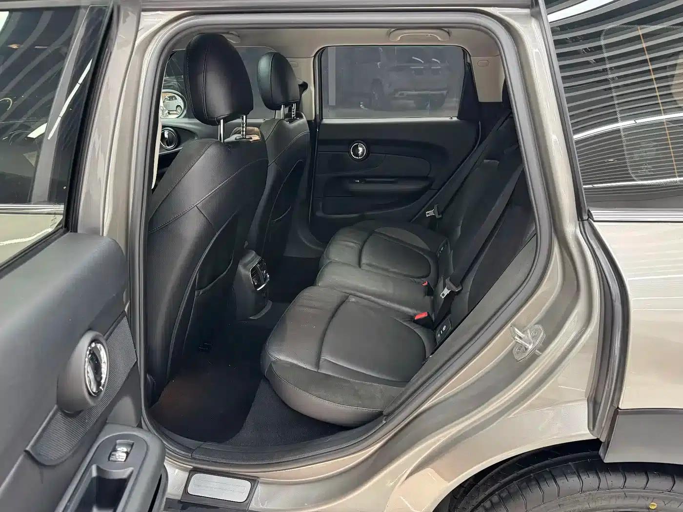 2016 MINI CLUBMAN Facelift 1.5T COOPER Connoisseur Edition — миниатюра 10