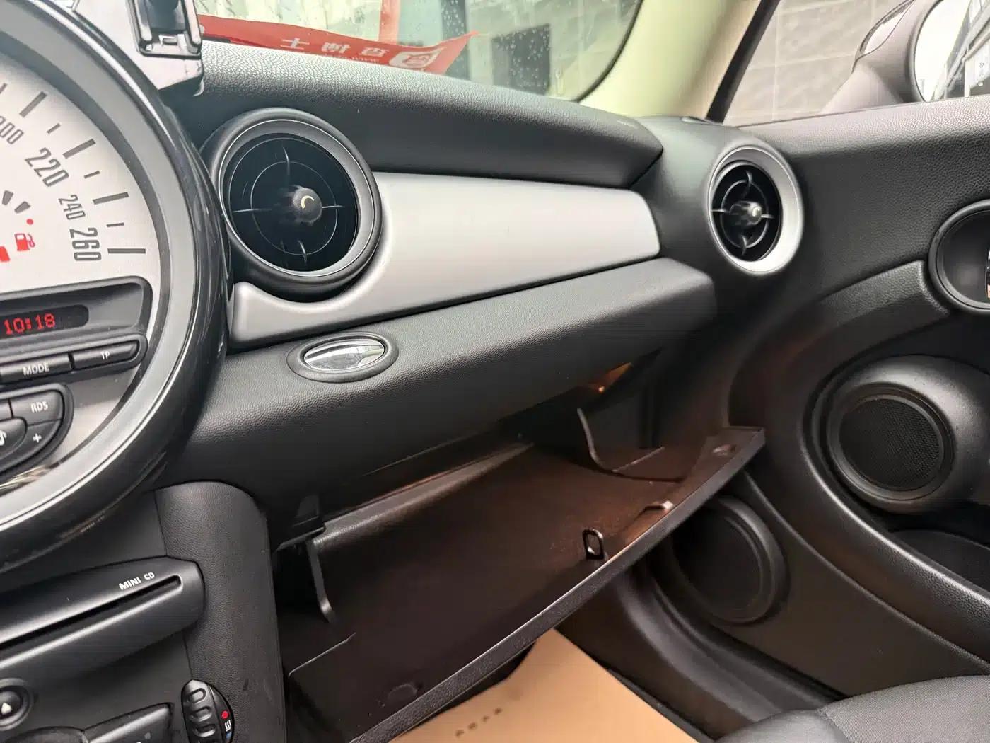 2011 MINI CLUBMAN 1.6L COOPER Fun — миниатюра 12