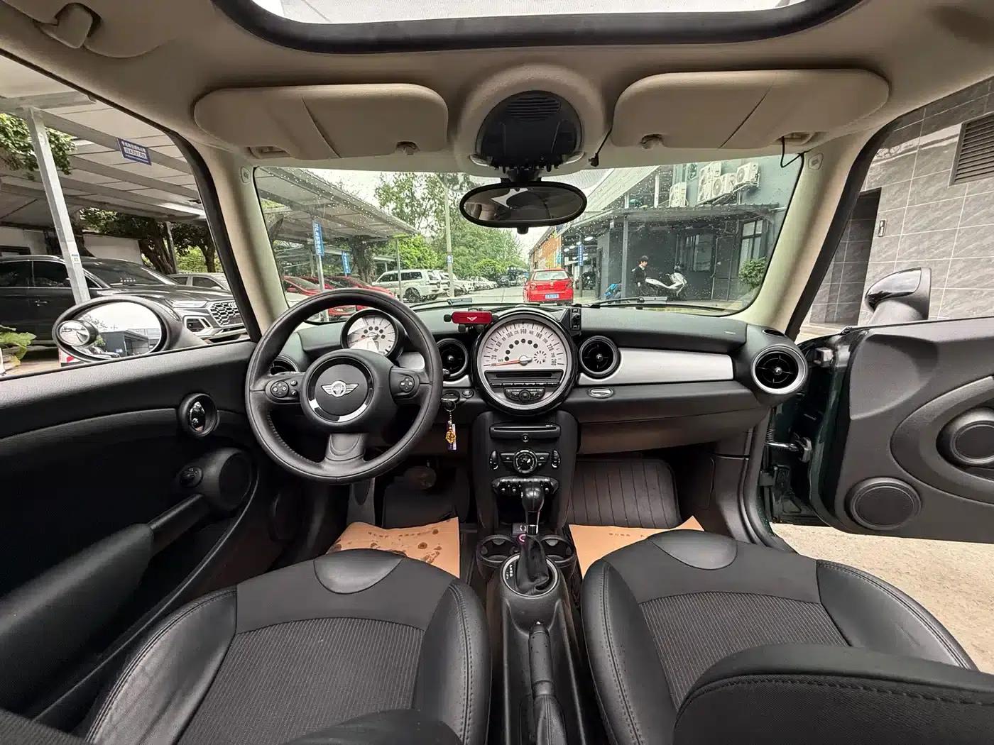 2011 MINI CLUBMAN 1.6L COOPER Fun — миниатюра 17