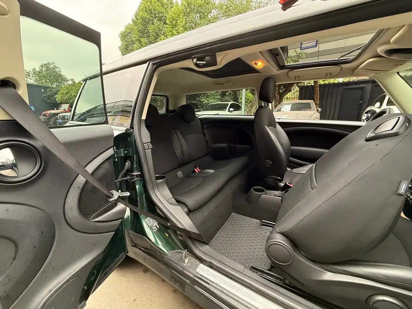 2011 MINI CLUBMAN 1.6L COOPER Fun — миниатюра 18