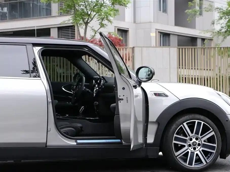2023 MINI CLUBMAN 2.0T COOPER S Connoisseur — миниатюра 14