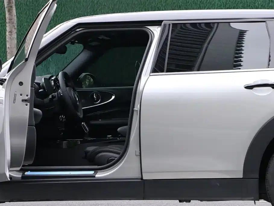 2023 MINI CLUBMAN 2.0T COOPER S Connoisseur — миниатюра 18