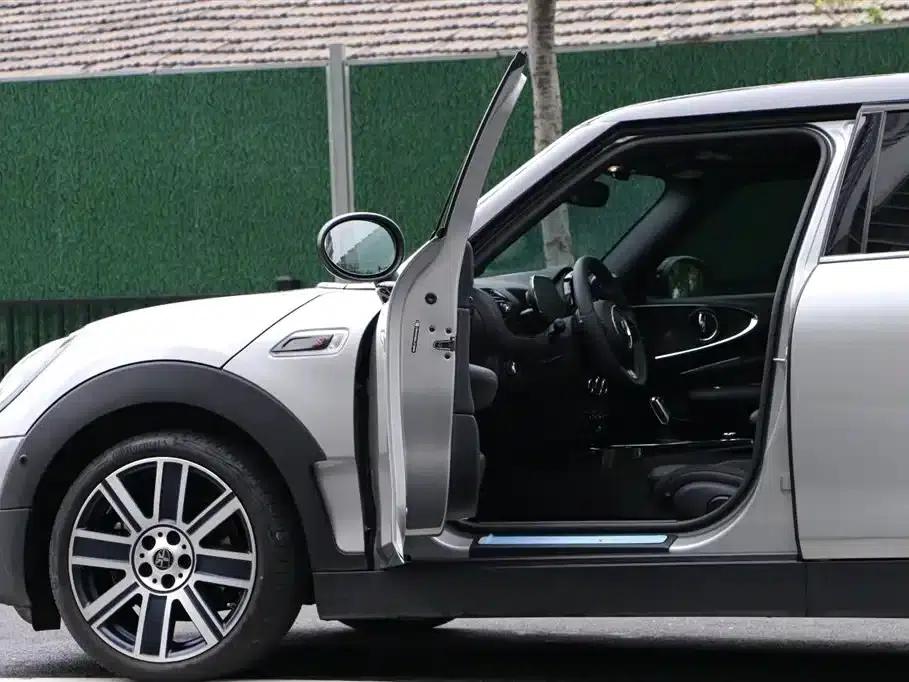 2023 MINI CLUBMAN 2.0T COOPER S Connoisseur — миниатюра 19