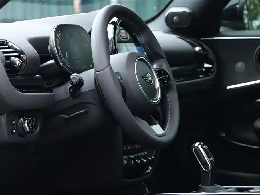 2023 MINI CLUBMAN 2.0T COOPER S Connoisseur — миниатюра 20