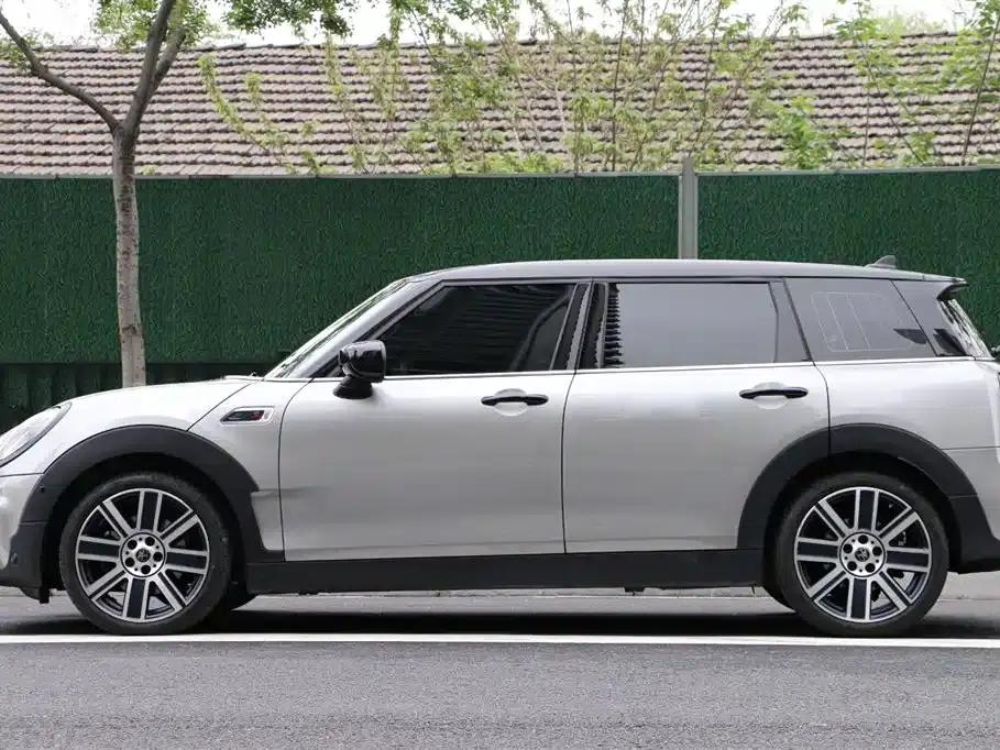 2023 MINI CLUBMAN 2.0T COOPER S Connoisseur — миниатюра 9
