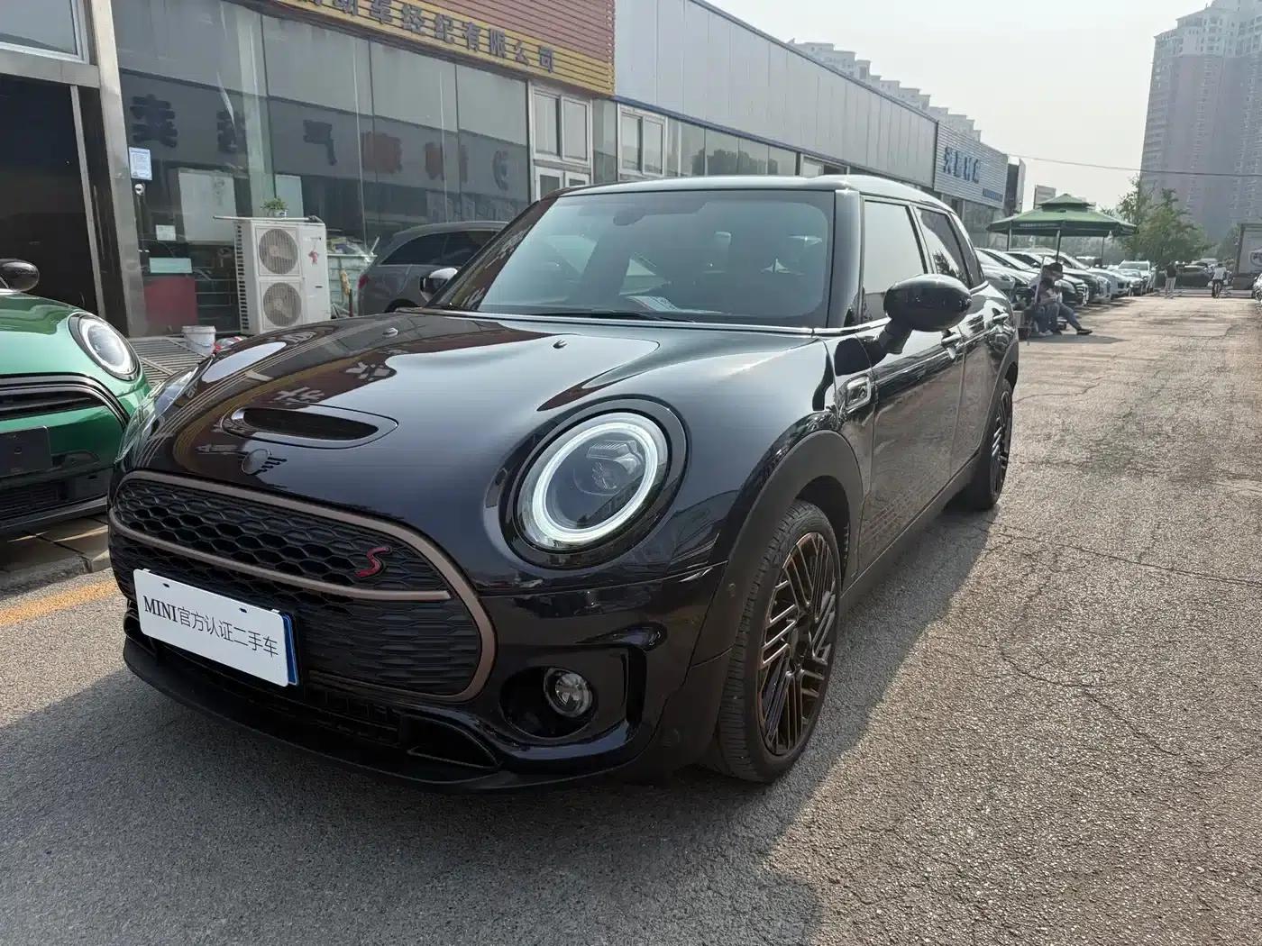 MINI CLUBMAN 2023 Final Edition: The Last Gentleman Commemorative Edition — миниатюра 1