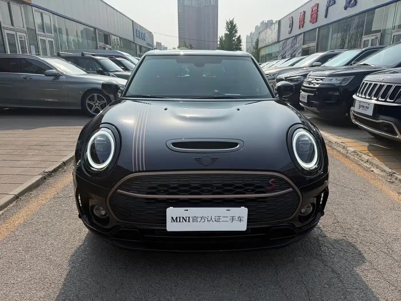 MINI CLUBMAN 2023 Final Edition: The Last Gentleman Commemorative Edition — миниатюра 2