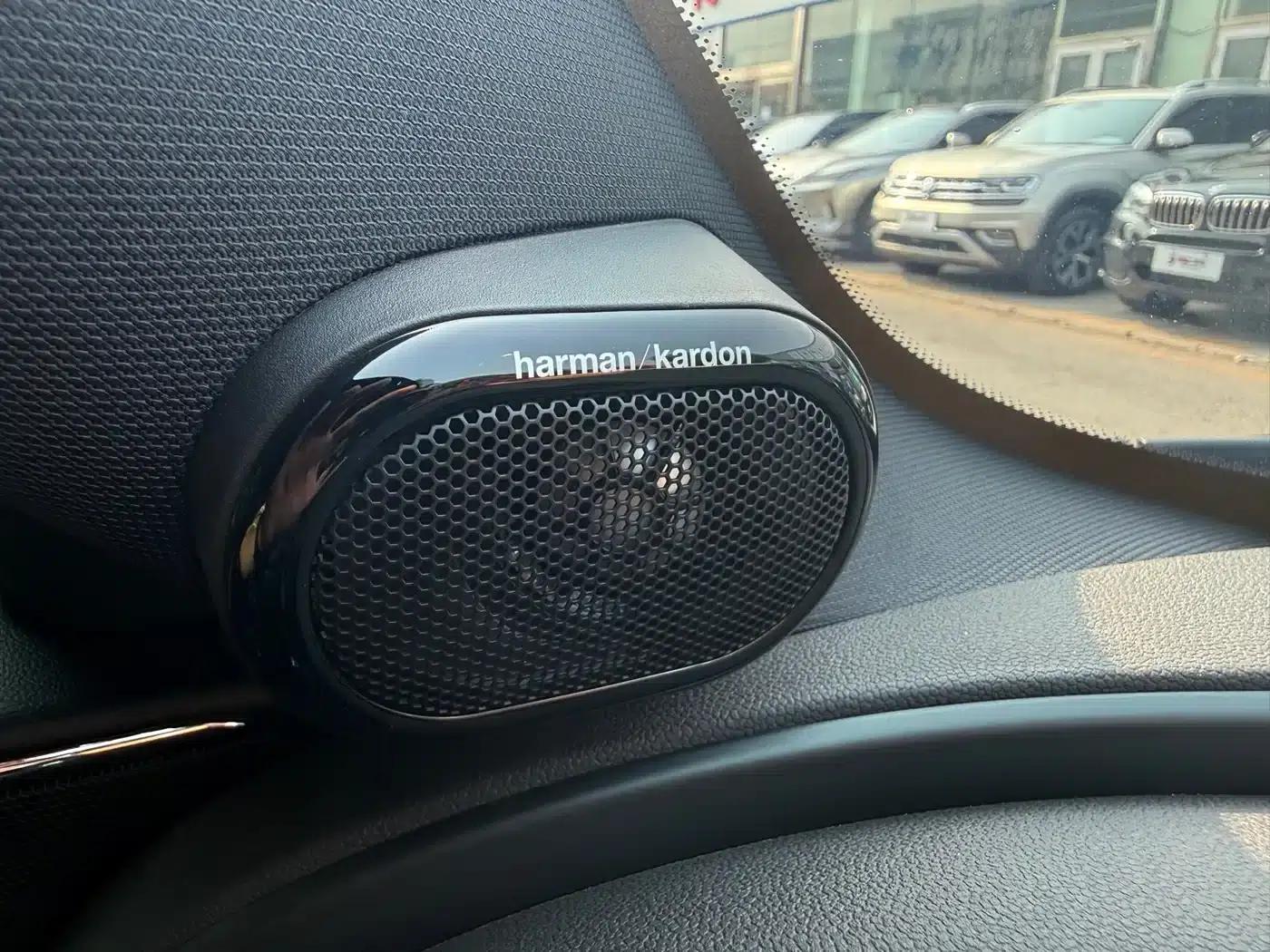 MINI CLUBMAN 2023 Final Edition: The Last Gentleman Commemorative Edition — миниатюра 15