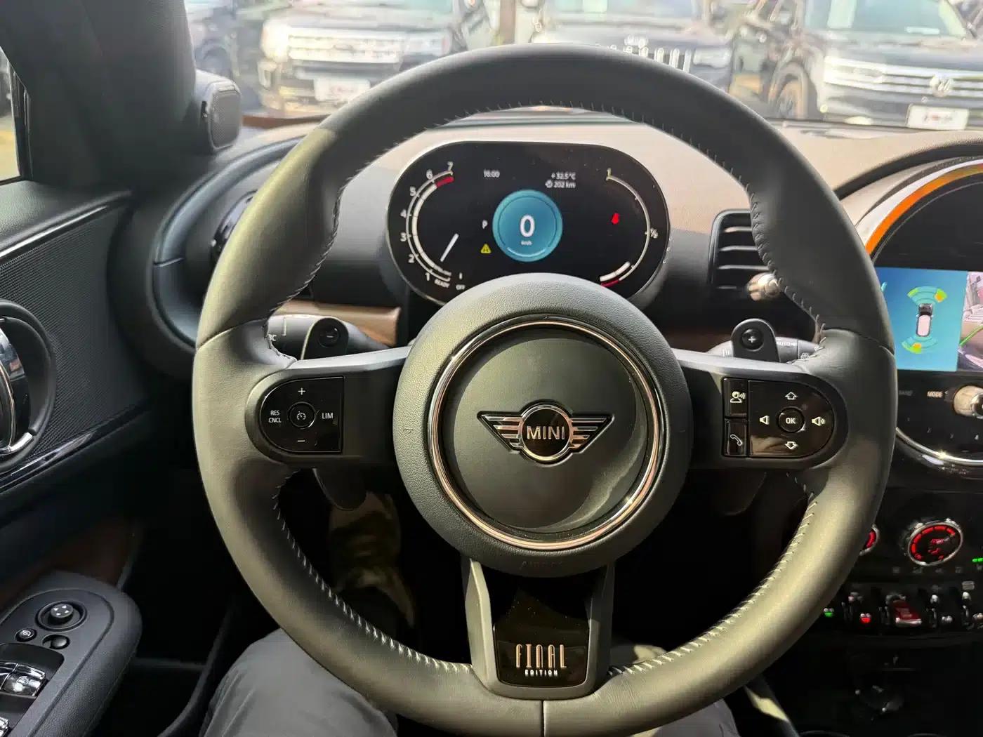 MINI CLUBMAN 2023 Final Edition: The Last Gentleman Commemorative Edition — миниатюра 16