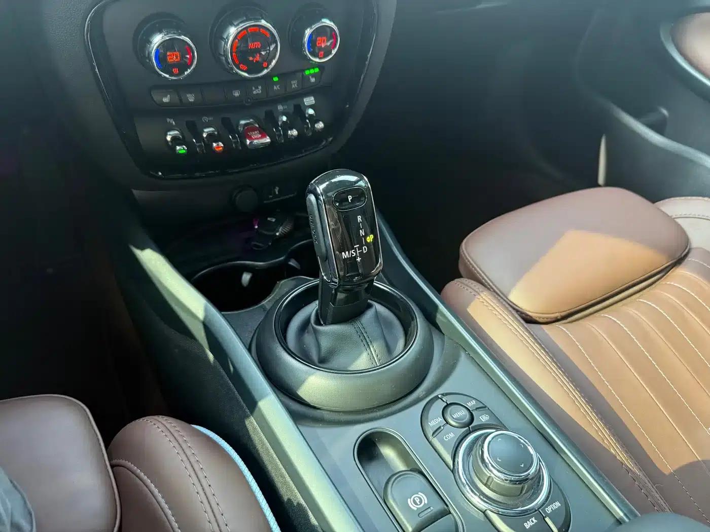 MINI CLUBMAN 2023 Final Edition: The Last Gentleman Commemorative Edition — миниатюра 18