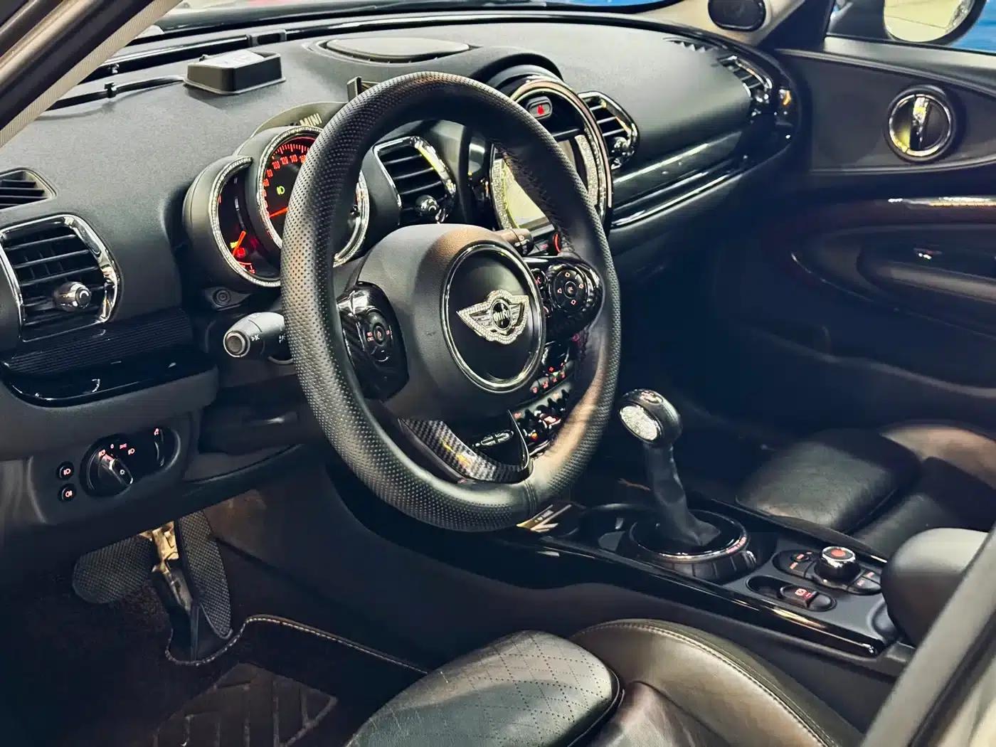 2016 MINI CLUBMAN Facelift 1.5T COOPER Connoisseur Edition — миниатюра 13