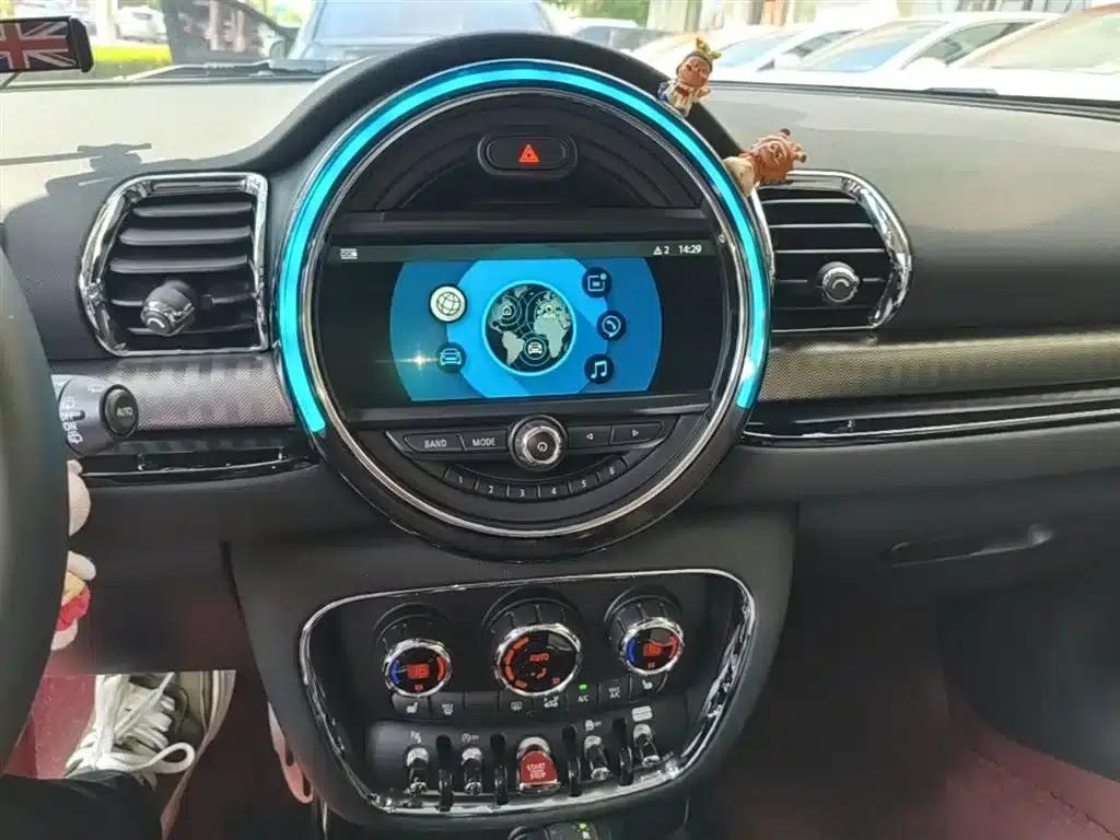 2016 MINI CLUBMAN Facelift 1.5T COOPER Connoisseur Edition — миниатюра 13