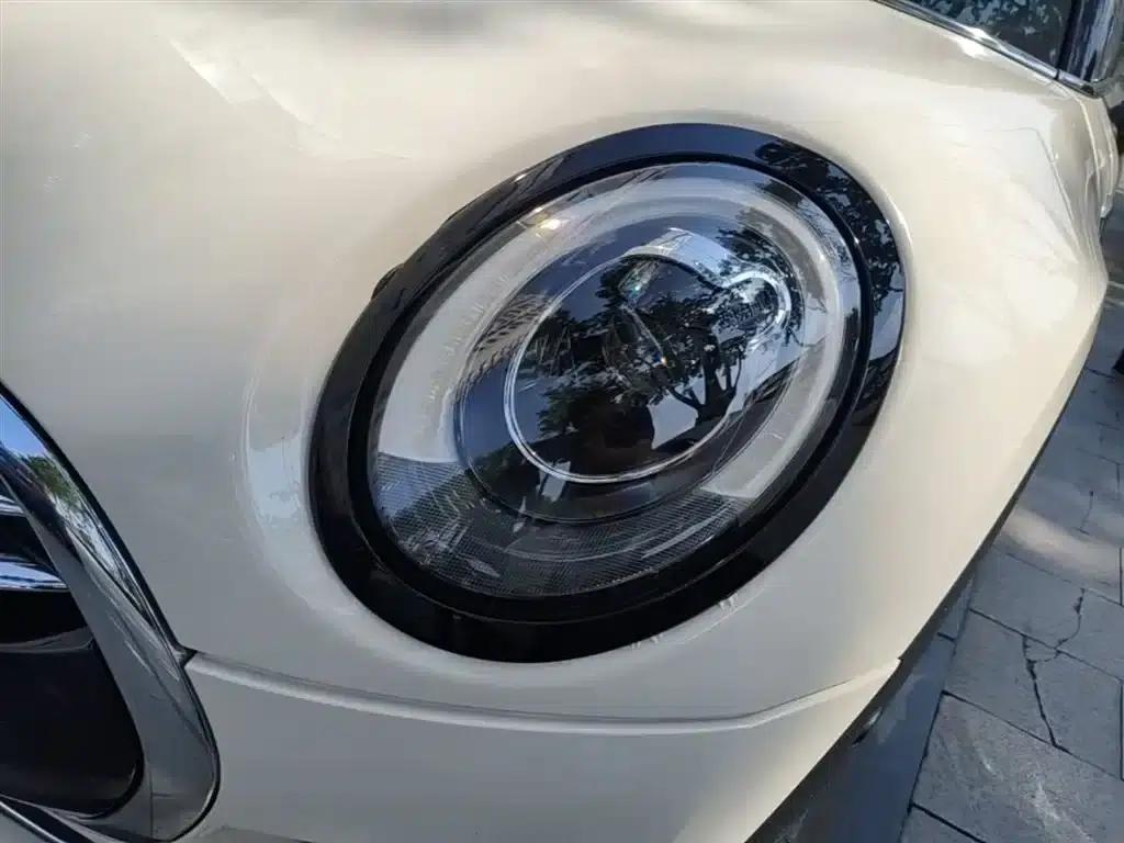 2016 MINI CLUBMAN Facelift 1.5T COOPER Connoisseur Edition — миниатюра 24