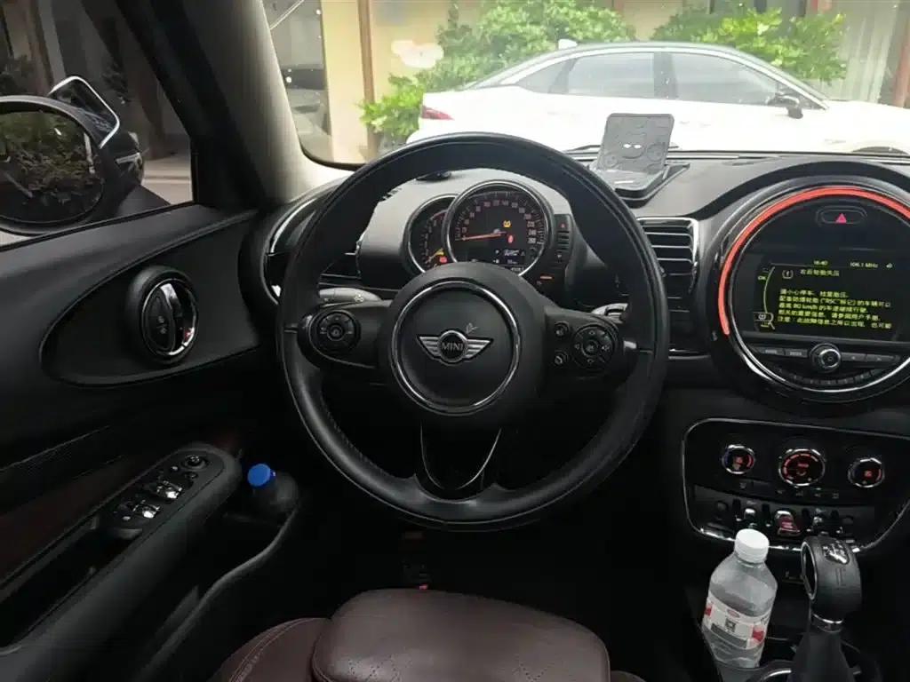 2016 MINI CLUBMAN Facelift 1.5T COOPER Connoisseur Edition — миниатюра 11