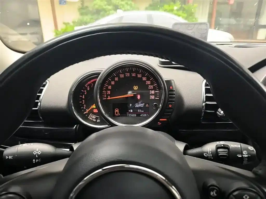 2016 MINI CLUBMAN Facelift 1.5T COOPER Connoisseur Edition — миниатюра 12