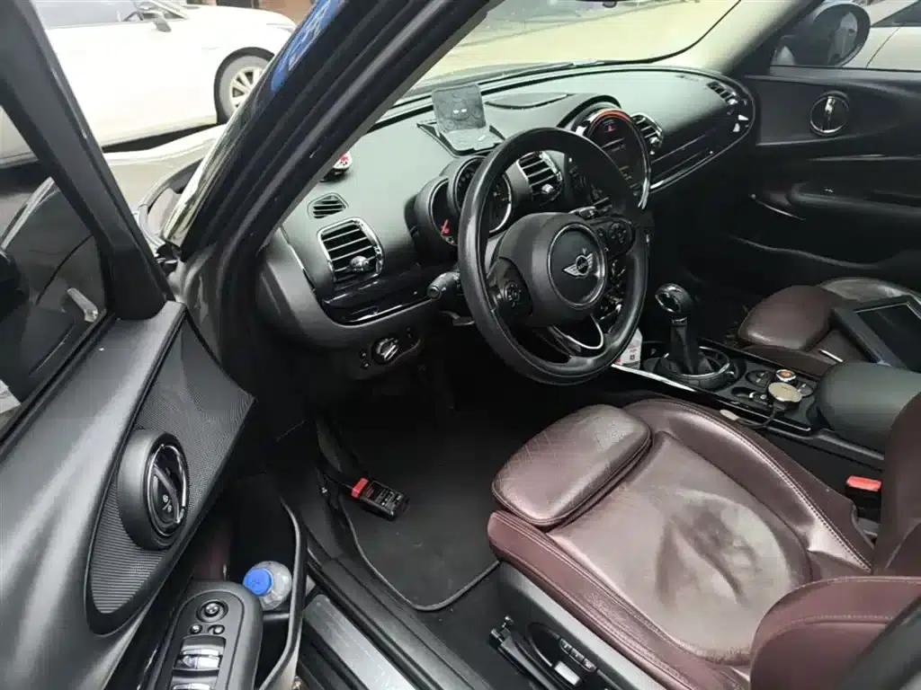 2016 MINI CLUBMAN Facelift 1.5T COOPER Connoisseur Edition — миниатюра 16