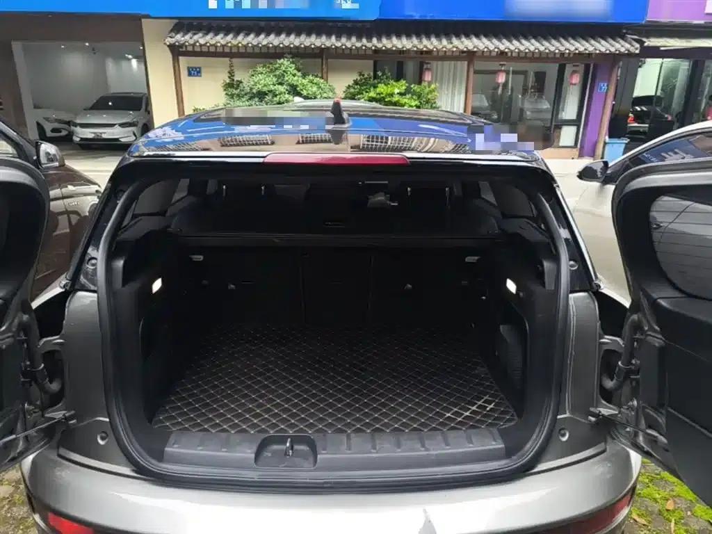 2016 MINI CLUBMAN Facelift 1.5T COOPER Connoisseur Edition — миниатюра 19