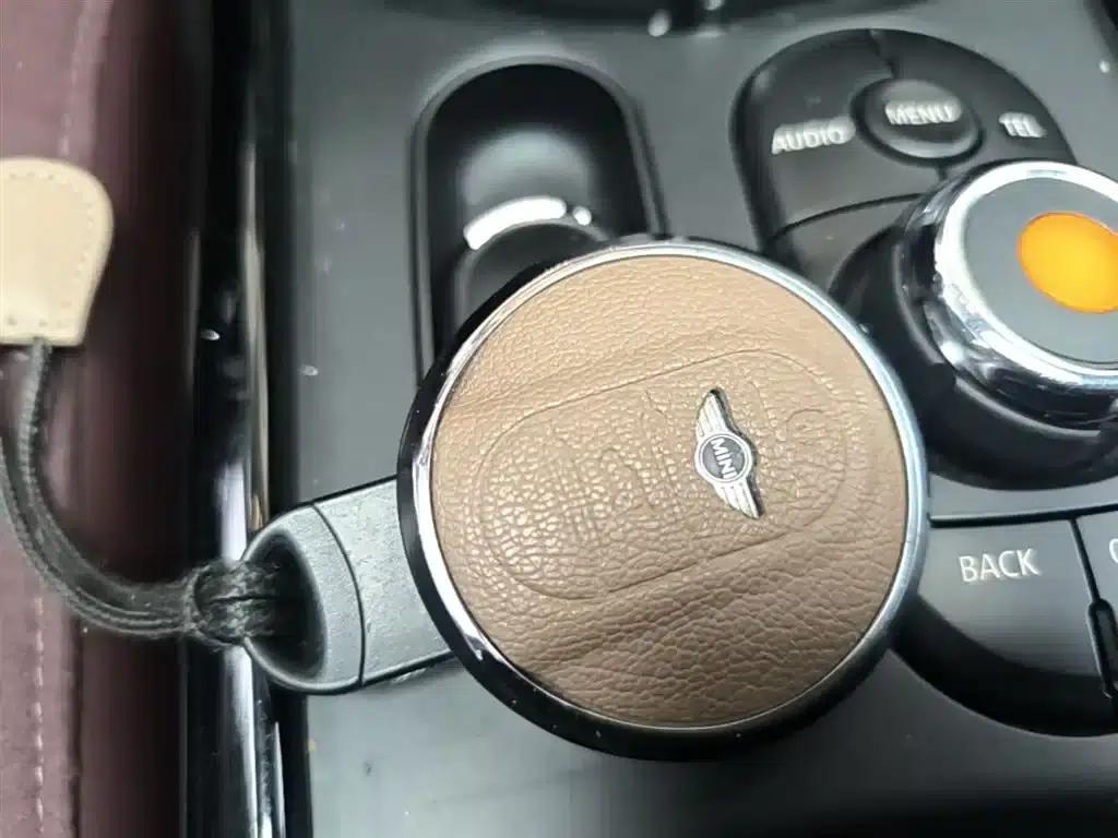 2016 MINI CLUBMAN Facelift 1.5T COOPER Connoisseur Edition — миниатюра 9