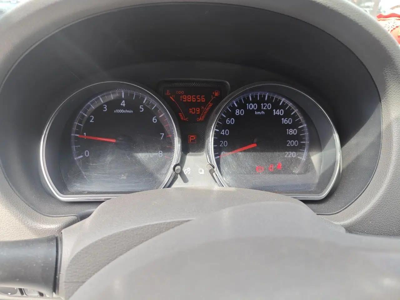 Nissan Sunny 2011 1.5XV CVT Deluxe Edition — миниатюра 12