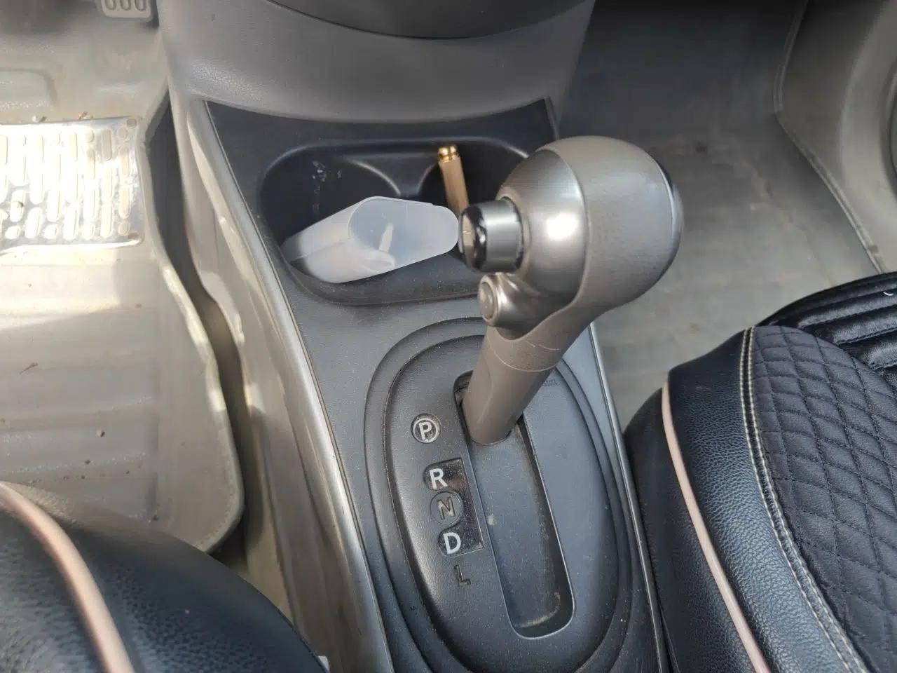Nissan Sunny 2011 1.5XV CVT Deluxe Edition — миниатюра 15