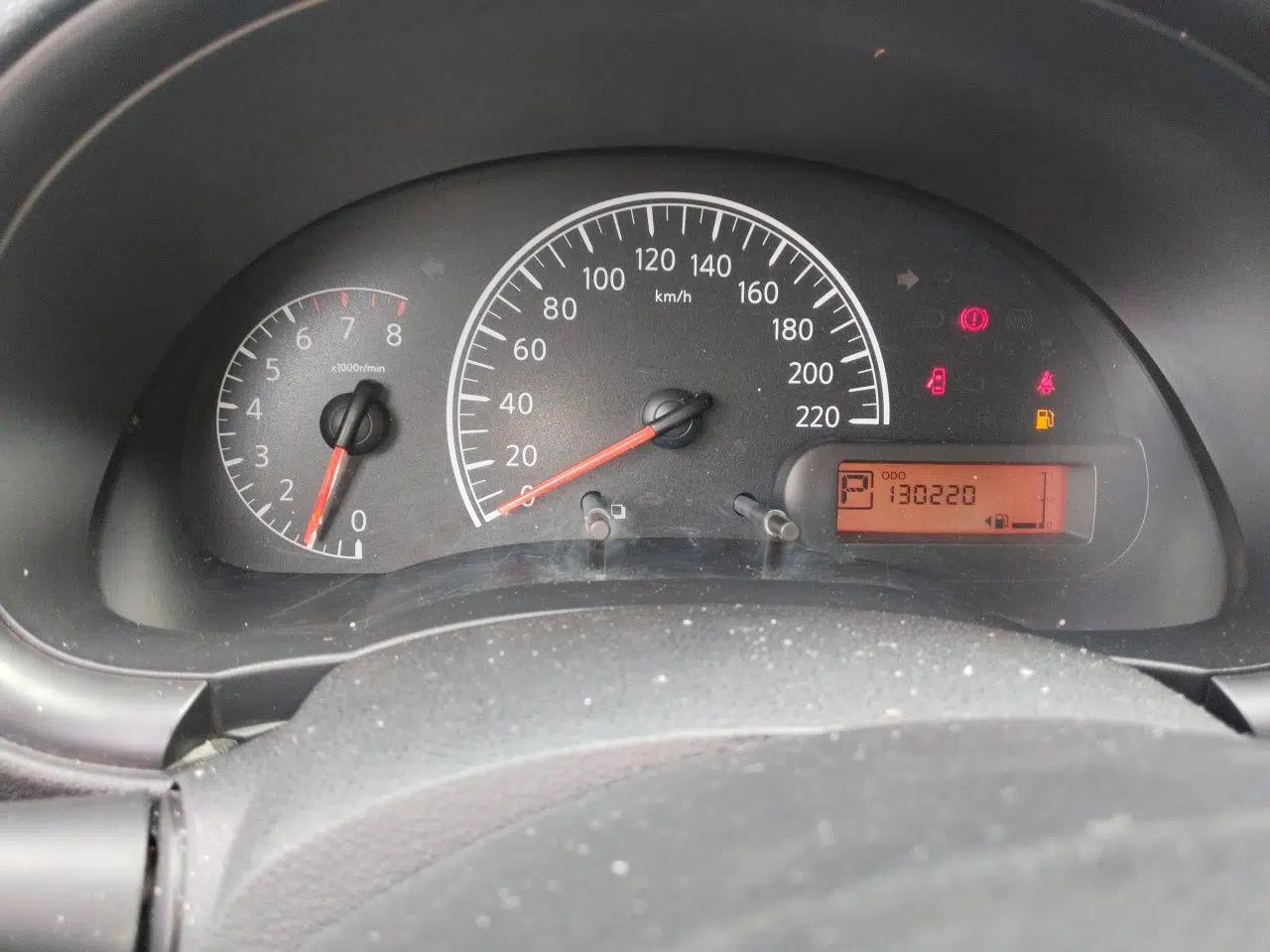 Nissan Sunny 2014 1.5XE CVT Elite Edition — миниатюра 12