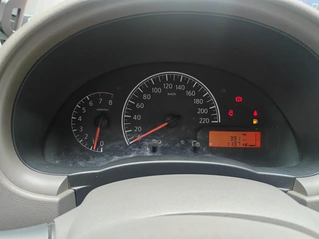 Nissan Sunny 2011 1.5XE Manual Comfort Edition — миниатюра 12
