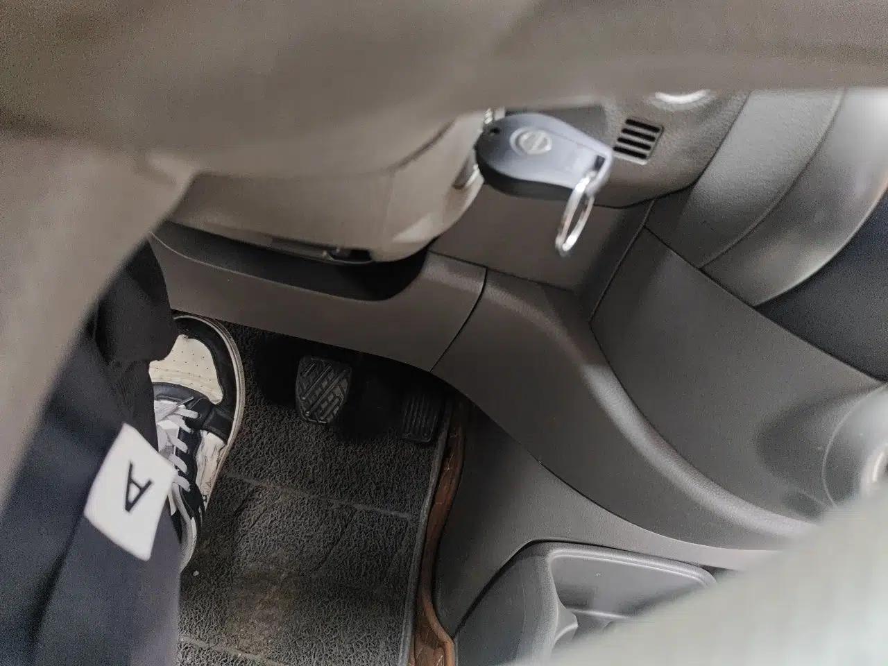 Nissan Sunny 2011 1.5XE Manual Comfort Edition — миниатюра 9
