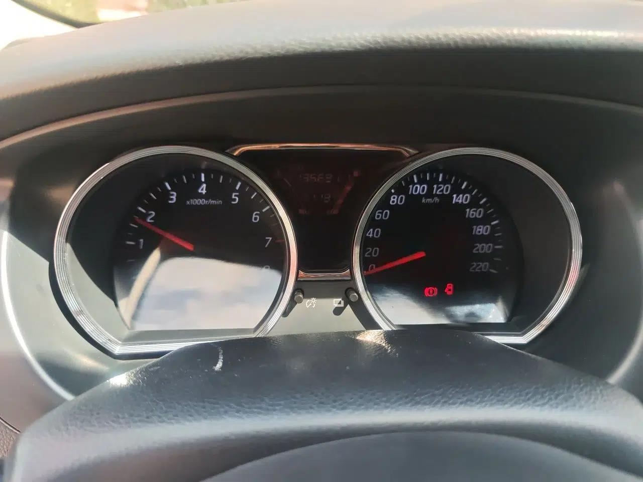Nissan Livina 2013 Jingrui 1.6XL Manual Comfort Edition — миниатюра 12