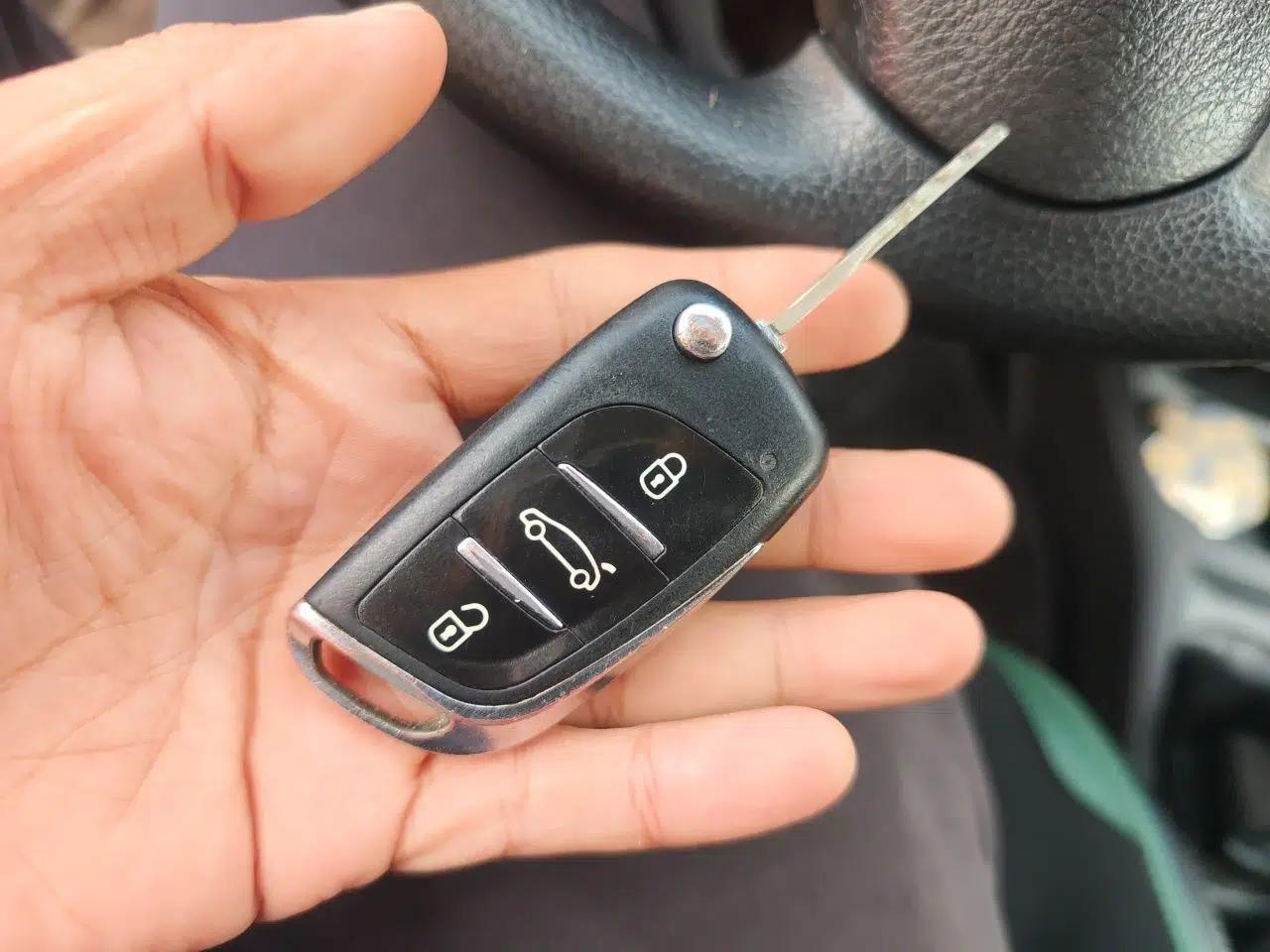 Nissan Livina 2013 Jingrui 1.6XL Manual Comfort Edition — миниатюра 9