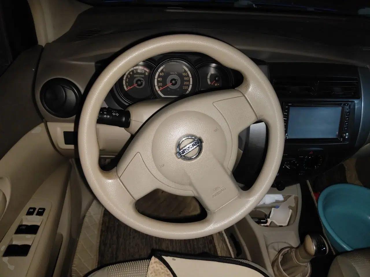 Nissan Livina 2009 1.6L Manual All-Around Model — миниатюра 11