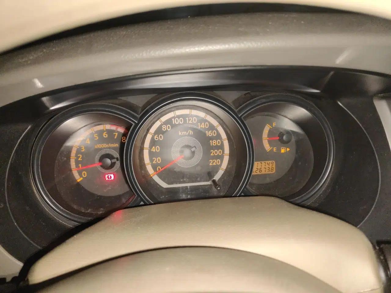 Nissan Livina 2009 1.6L Manual All-Around Model — миниатюра 12