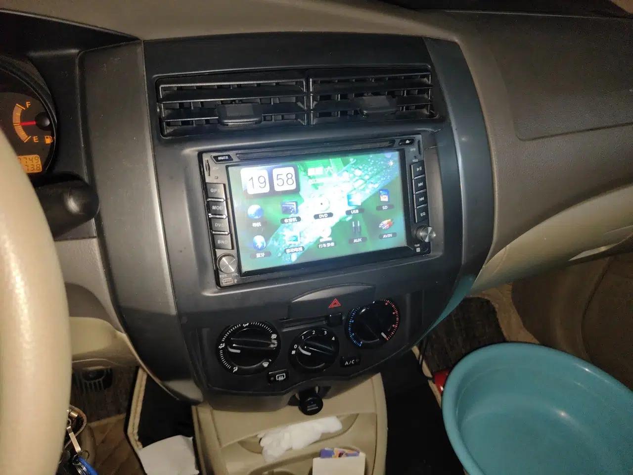 Nissan Livina 2009 1.6L Manual All-Around Model — миниатюра 14