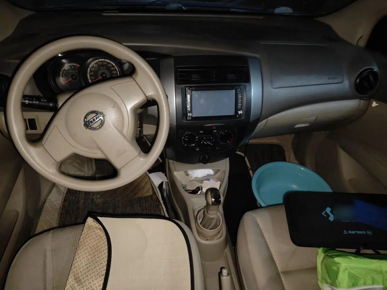 Nissan Livina 2009 1.6L Manual All-Around Model — миниатюра 10