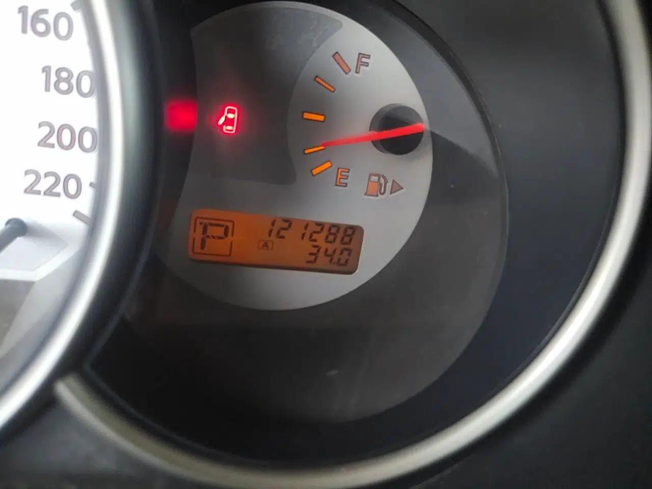 Nissan Livina 2010 JINRUI Edition 1.6L Automatic Standard Model — миниатюра 13