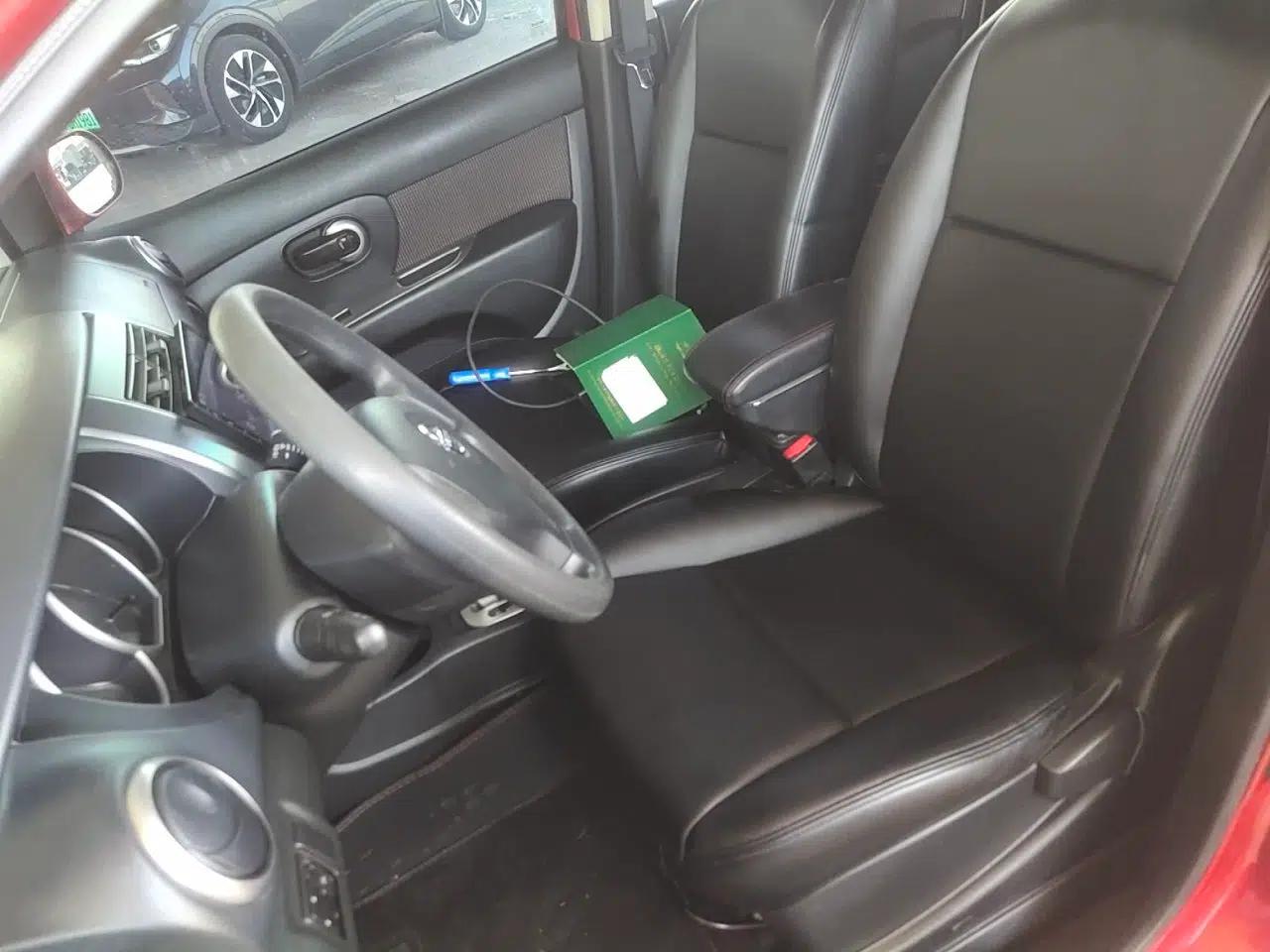 Nissan Livina 2010 JINRUI Edition 1.6L Automatic Standard Model — миниатюра 16
