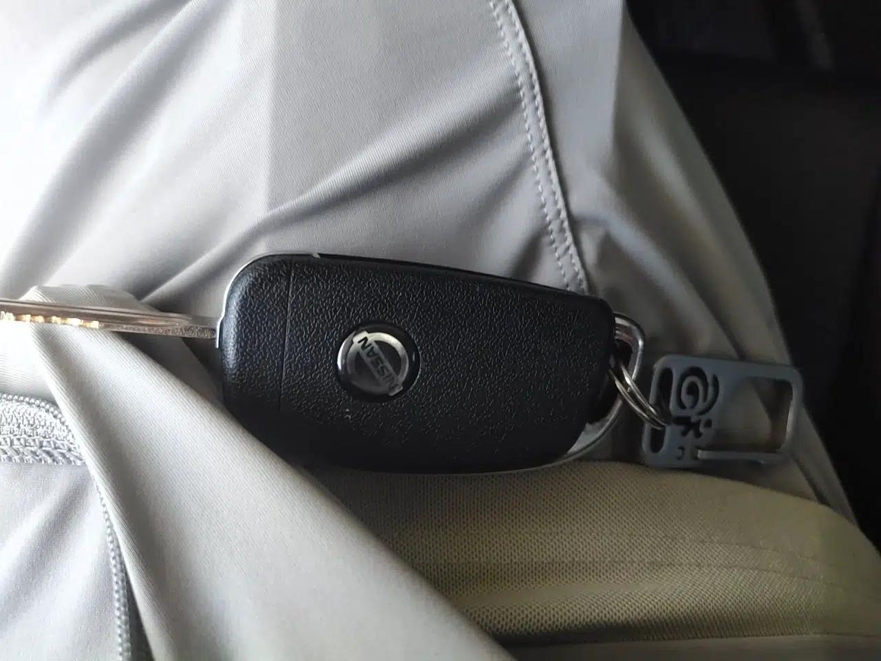 Nissan Livina 2010 JINRUI Edition 1.6L Automatic Standard Model — миниатюра 9